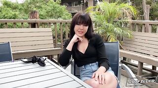 Beach Encounter: Whitney Wright's Spontaneous Connection with a Stranger