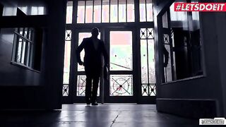 Vinna Reed's Office Escape: A Relaxing Massage Turns Into Something More - LETSDOEIT