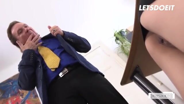 Steamy Office Encounters: Mareen Deluxe & Coco Kiss Heat Things Up with Their Boss and Colleagues - LETSDOEIT