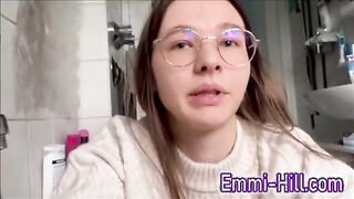 EmmiHill's Intense Squirting Experience with Stunning Curves