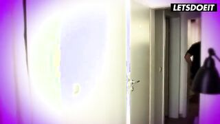 Sina Velvet's Steamy Encounter with a Lucky Fan - LETSDOEIT