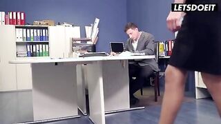Tempting Office Encounter: Boss Luisa Lures Her Employee - LETSDOEIT