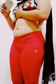 Discover the Exciting New Model Experience: Watch How Vilashini Captivates with Her Alluring Charm!