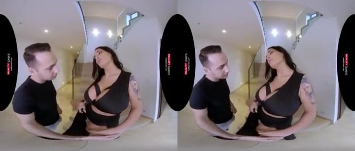 Experience the Thrill of Immersive VR with Stunning Curves!