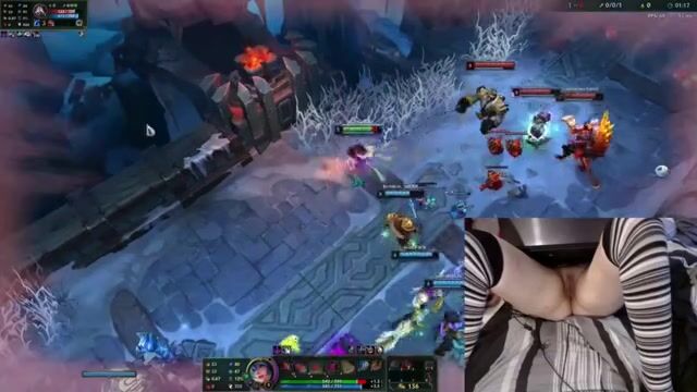 Join Gamer Girl Luna for an Intimate League of Legends Session in Bed! #20