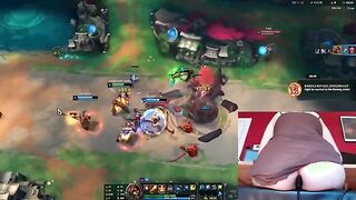 Inflatable Toy Challenge #2: Gaming with Luna - A Fun Twist on League of Legends!