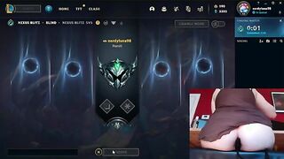 Inflatable Toy Challenge #2: Gaming with Luna - A Fun Twist on League of Legends!