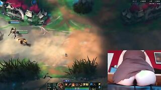 Inflatable Toy Challenge #2: Gaming with Luna - A Fun Twist on League of Legends!