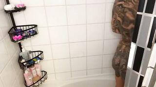 Sensational Shower Shave with Darcy Diamond: Embrace the Natural Look!