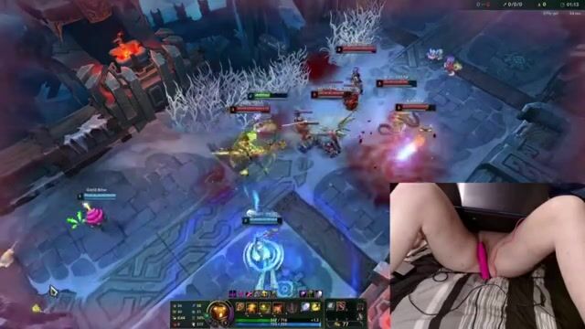 Gamer Girl Gets Creative While Playing LoL – A Fun Twist with Adult Toys!