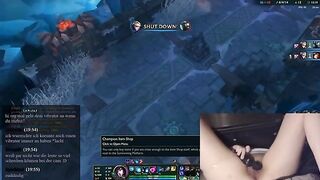 Gamer Girl NerdyLuna98 Gets Playful While Streaming League of Legends!