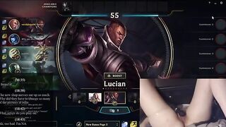 Gamer Girl NerdyLuna98 Enjoys a Unique Gaming Experience with a Relaxing Vibe