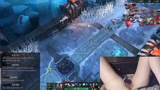 Gamer Girl NerdyLuna98 Enjoys a Unique Gaming Experience with a Relaxing Vibe