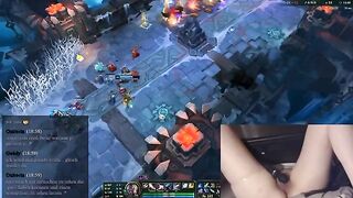 Gamer Girl NerdyLuna98 Enjoys a Unique Gaming Experience with a Relaxing Vibe