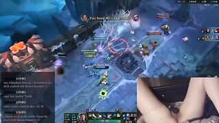 Gamer Girl NerdyLuna98 Enjoys a Unique Gaming Experience with a Relaxing Vibe