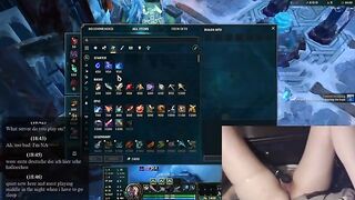 Gamer Girl NerdyLuna98 Enjoys a Unique Gaming Experience with a Relaxing Vibe