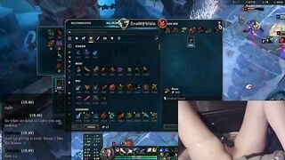 Gamer Girl NerdyLuna98 Enjoys a Unique Gaming Experience with a Relaxing Vibe