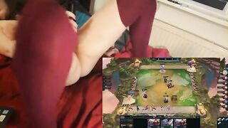 Watch NerdyLuna98 Experience an Intense Gaming Moment with a Shaking Orgasm!
