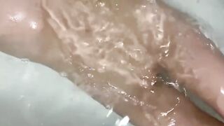 Alluring Beauty Relaxing in the Bath: A Captivating Moment with Anngrinch