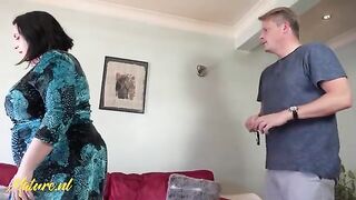 Curvy MILF Sarah Jane Charms Her Landlord with Alluring Curves and Confidence