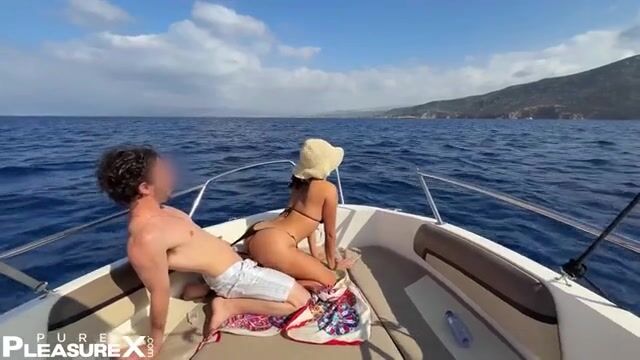 Valentine's Day Adventure: Thong Tease, Big Curves in Action, Passionate Moments Unleashed!