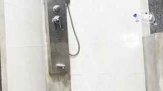 Steamy Bathroom Encounter: Tamil MILF's Intimate Moments with Her Boyfriend