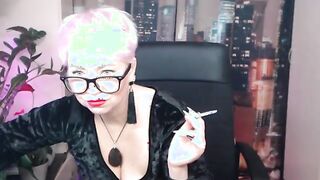 Sensational Strip Tease by Aimee Paradise: Watch This Mature Beauty in Action!
