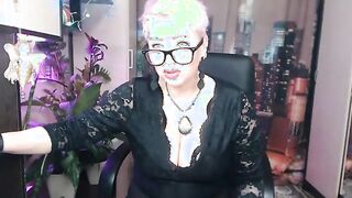 Sensational Strip Tease by Aimee Paradise: Watch This Mature Beauty in Action!