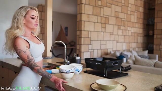 Isabelle Deltore & Fit Kitty Cheating Stepmom Threesome