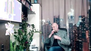 Mister Zucchini and Mister Carrot in juicy pussy of MILF secretary ...