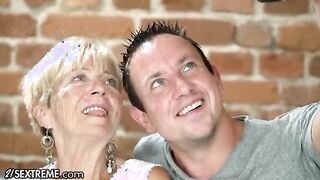 21Sextreme He Pounded His Step-GILF After A Daring Photoshoot