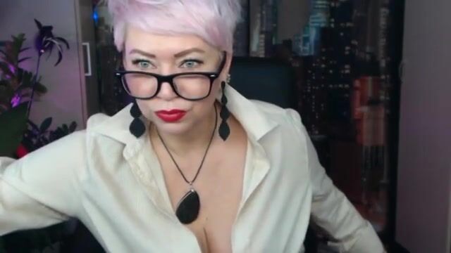 A mature webcam slutty and her hot private show